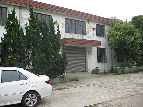 ����������·���ɹ�·�ڵ��㳧��1100���ֿ�550��������220ƽ�׳���