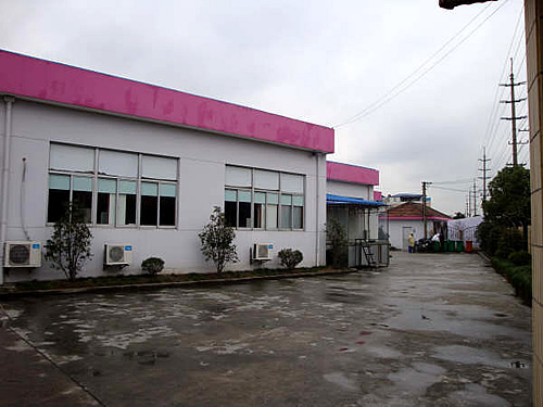 ����������·��Դ·�ڹ�ҵ԰����1400ƽ���ױ�׼���㳧������