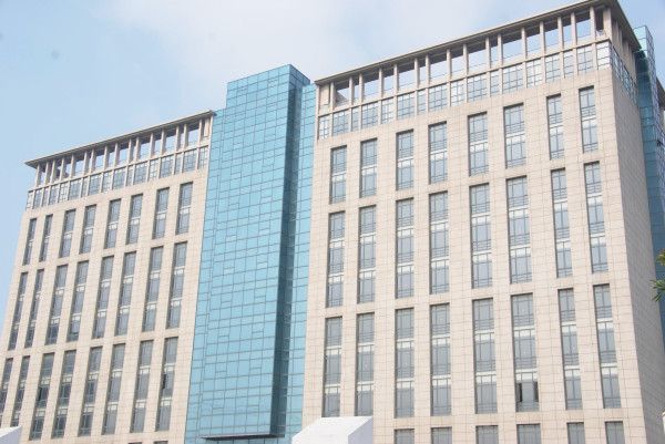 ����: �ɽ������ۺ�¥2.5��ƽ�� + ����1.25��ƽ�ס�1.65��ƽ��  �ɷ���