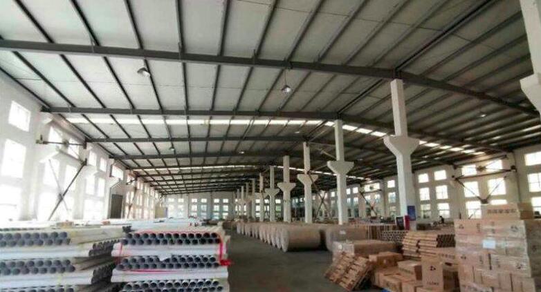 �Ͼ���ҵת�Ƴн���������������Ӿ��ÿ���������·�����װ�г�����3000ƽ���� ��10��