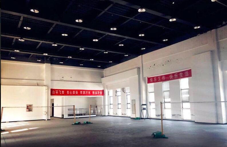 �Ͼ������Ϸ���������ֿ� ��װ�ɷָ�  5000ƽ����