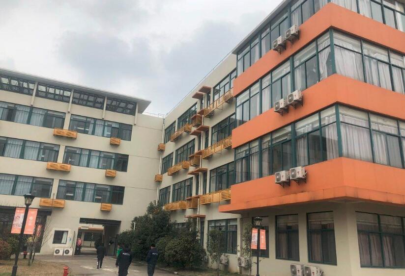 �Ͼ������������ 20000ƽ�׳����칫¥ ����Ա�������Լ���ѵ����