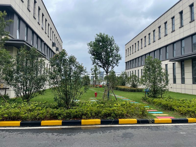 ���ϸ߿��������˺��Ÿ߶�װ����ҵ԰ �����ڷ��������� 1500ƽ��  ����4000���� ���㳧��