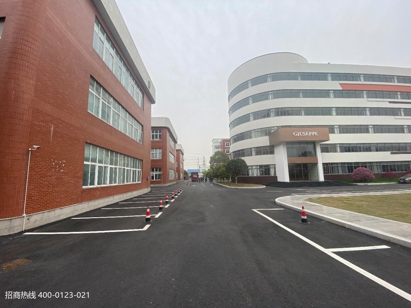 ���������󷿶���������2400ƽ�����ɷֲ��⣬��װ�칫��С�������