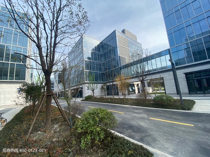 W004 �ɽ��ױ��󷿶�ֱ���޹�̯�����ֿ���⣬�������2400ƽ���ɷֳɳ���600ƽ����