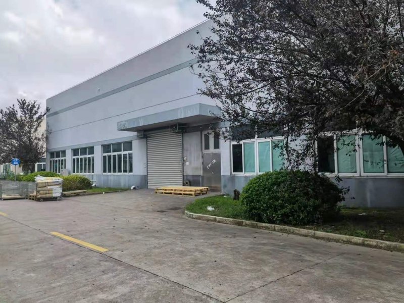 �Ϻ����ֹ�ҵ԰�� 3000������ͷ���㳵�䳧������ ˫��칫�� �߶�8.5�� 32*72�� ����1