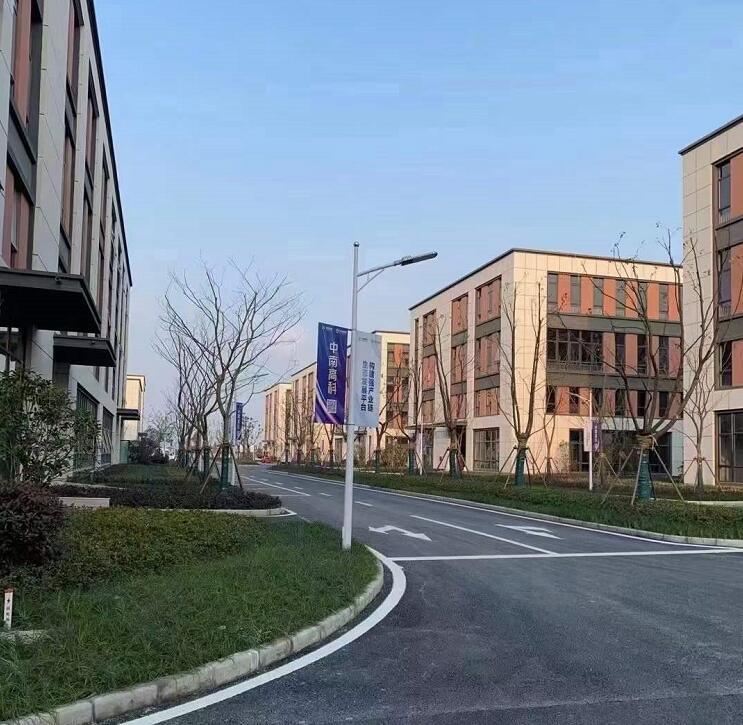 ���ϸ߿� ��ͨ�綫����ǹȲ�ҵ԰ ˫���ܳ����������� ÿ���߾�Ϊ8.1�� ����2XXX