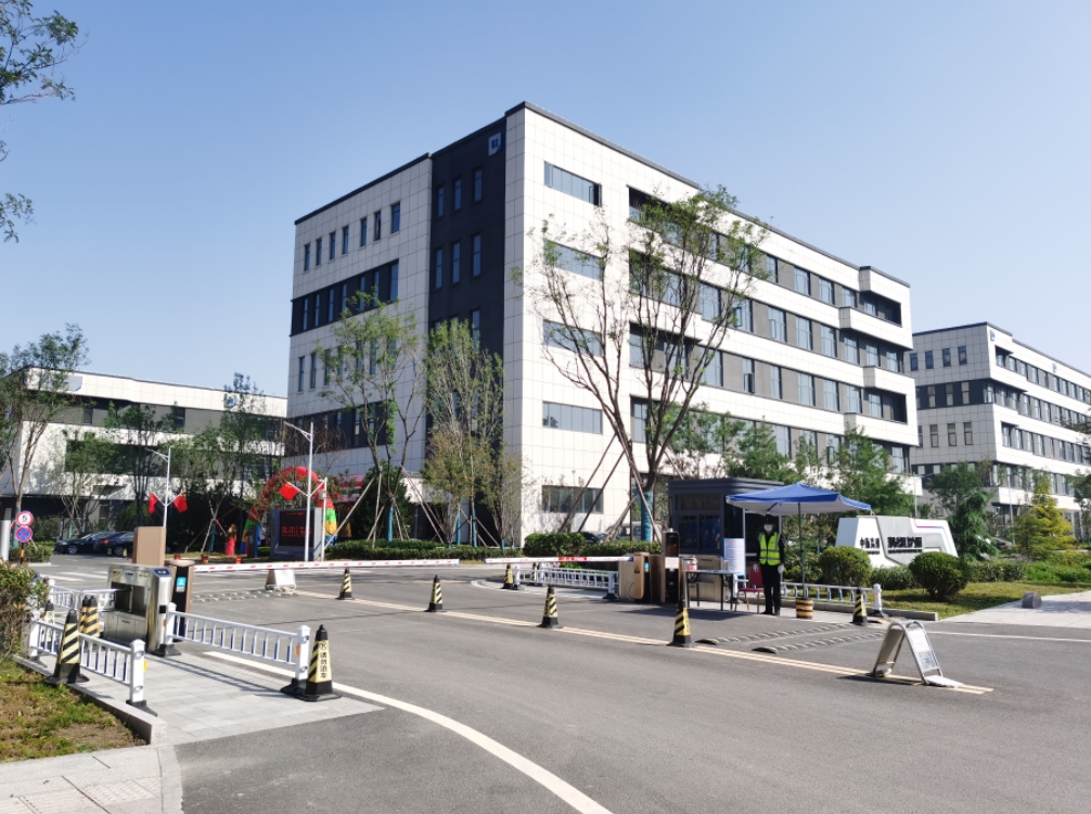 ��ɽ��Ϋ��������𰶼���ǲ�ҵ԰����������3800Ԫ/ƽ ��Ϣ�������߶�װ�����졢�²��ϡ�������ܻ�