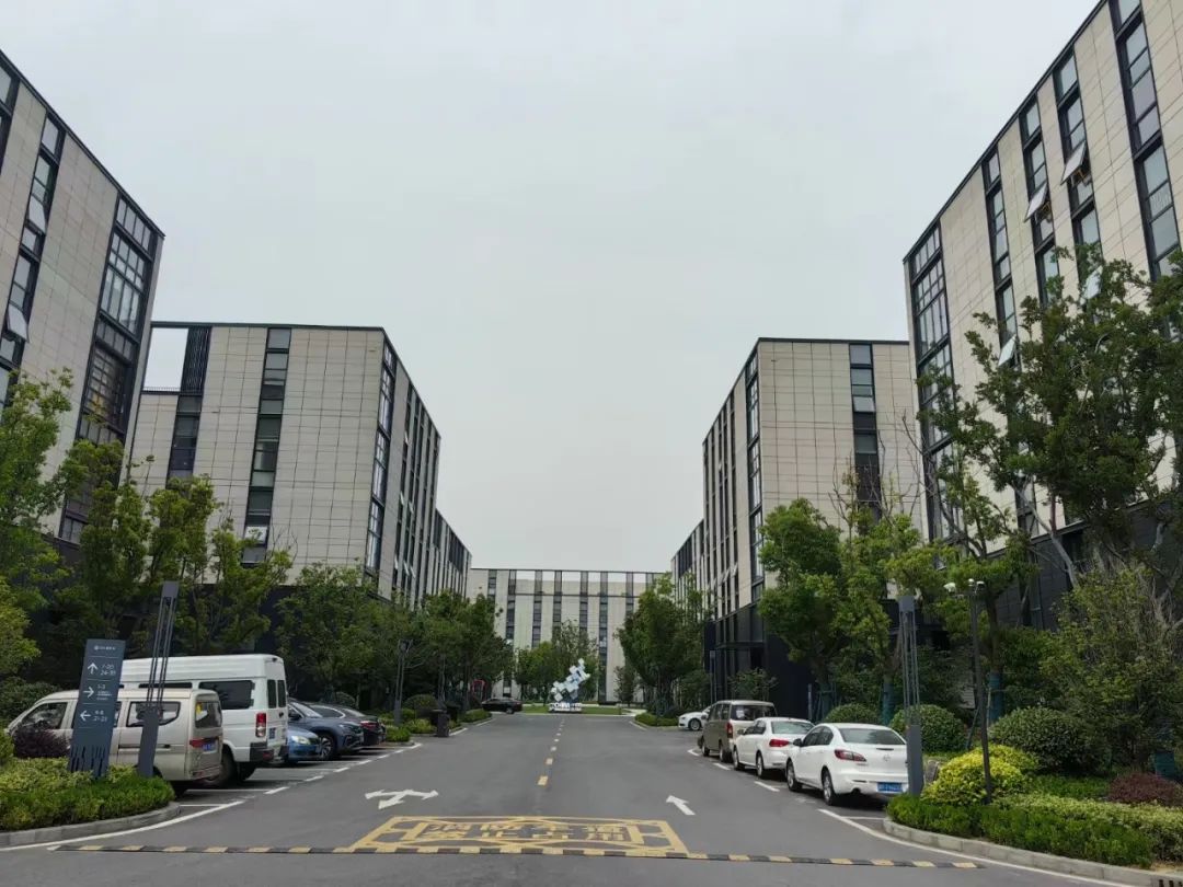 ���ݳ����ǳ��� �����Լ�ީ�õĳ��� β���������̳��� ����3.5��1800ƽ�� ��ƽ��1000ƽ��