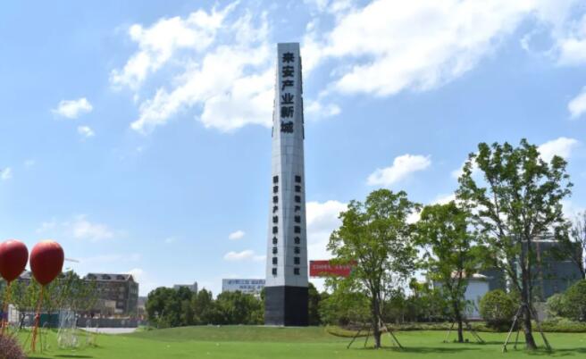 �Ͼ�����ȦͶ�ʱ��أ�������ҵ�³ǳ����ҵ�õع�ҵ���س������� 30Ķ��